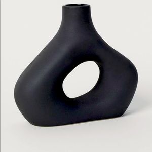 BLOGGER FAVORITE 🔥 H&M Black Stoneware Vase